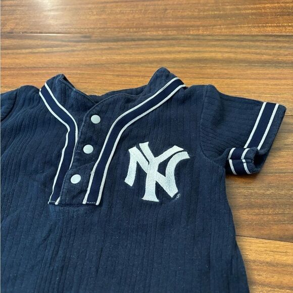 New York Yankees navy MLB romper - Picture 3 of 5